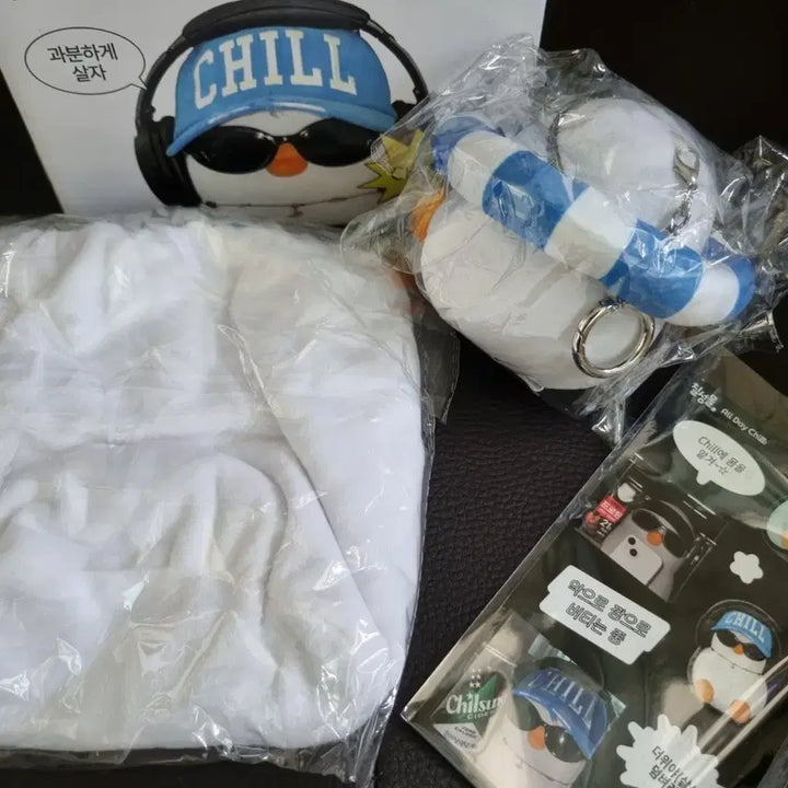 [BUNJANG] Bebe The Duck Pouch, Doll, and Sticker Set / 베베더오리 칠성 인형 파우치 스티커 세트