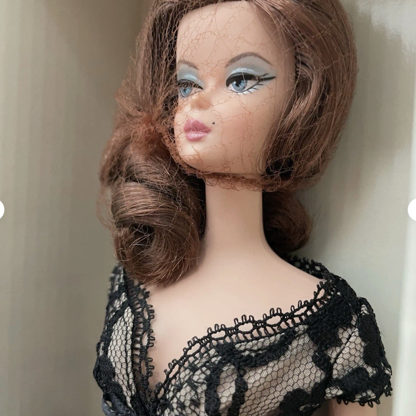 [BUNJANG] Mattel Barbie Fashion Model Collection A Trace of Lace Gold Label Brunette Doll (Limited Edition) / 실크스톤(한정판) Trace of Lace Barbie Doll