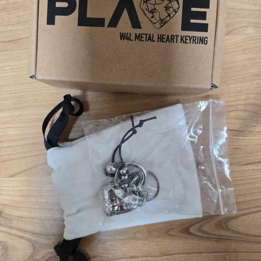 [BUNJANG] Pleiades W4L Metal Heart Keyring (Sealed) / 플레이브 W4L 메탈하트 키링 미개봉