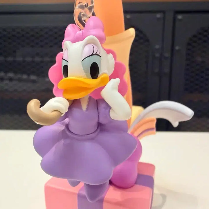 [BUNJANG] Pop Mart Disney Mickey and Friends Enchanted Dream Series Daisy Duck Figure / 팝마트 디즈니 미키와 친구들의 황홀한 꿈 시리즈 데이지덕