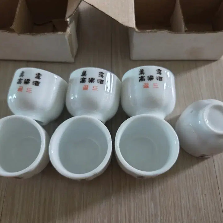 [BUNJANG] Jinro Soju Gold Label Ceramic Shot Glasses (Set of 7) / 진로 고량주 골드 도자기 술잔 7개