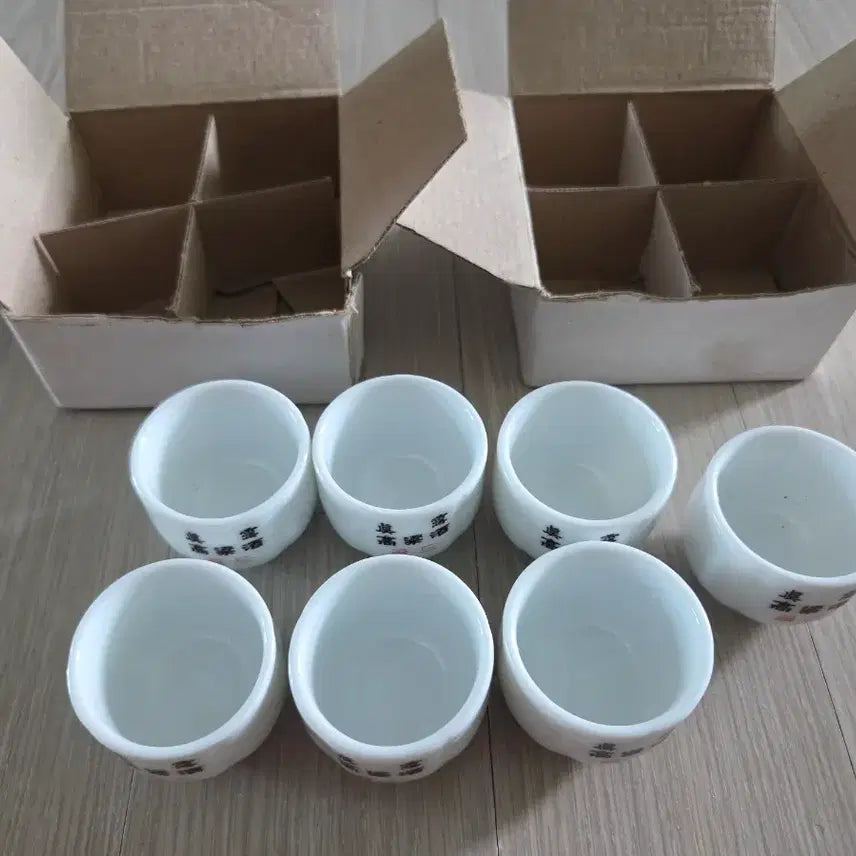 [BUNJANG] Jinro Soju Gold Label Ceramic Shot Glasses (Set of 7) / 진로 고량주 골드 도자기 술잔 7개