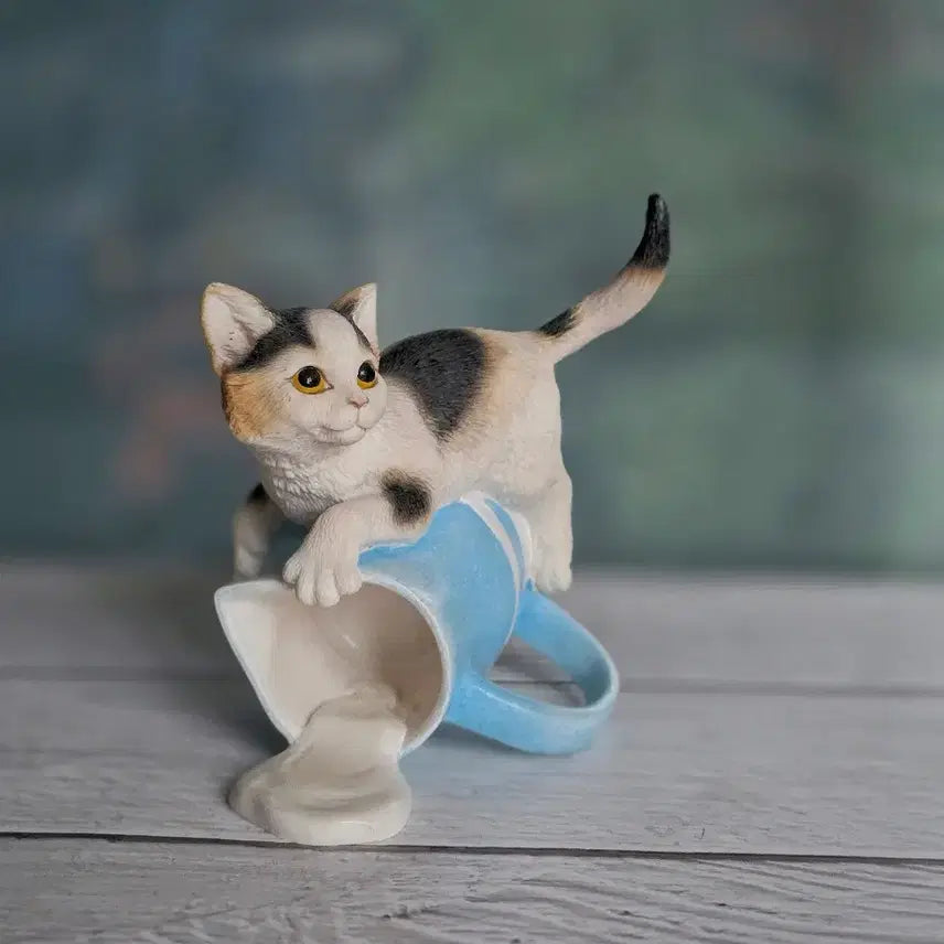 [BUNJANG] The Leonardo Collection Spilt Milk Cat Figurine / 빈티지 레오나르도 고양이 피겨린