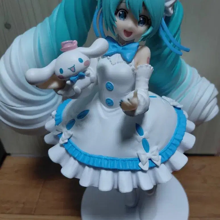 [BUNJANG] Hatsune Miku Segawa Luminasta Cinnamoroll Figure / 하츠네미쿠 세가 루미나스타 시나모롤 피규어
