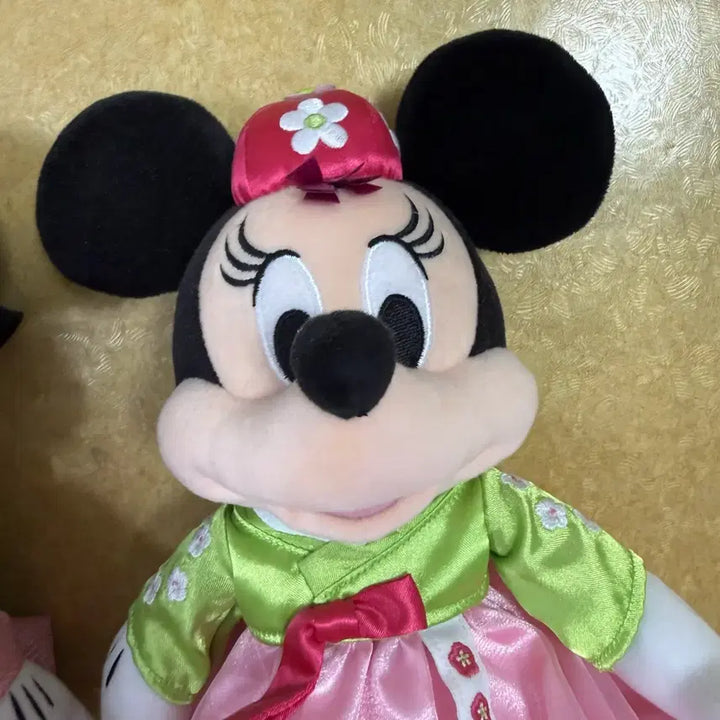 [BUNJANG] Mickey Mouse &amp; Minnie Mouse Hanbok Korean Traditional Clothing Dolls / 미키서울 한복입은 미키 미니 인형