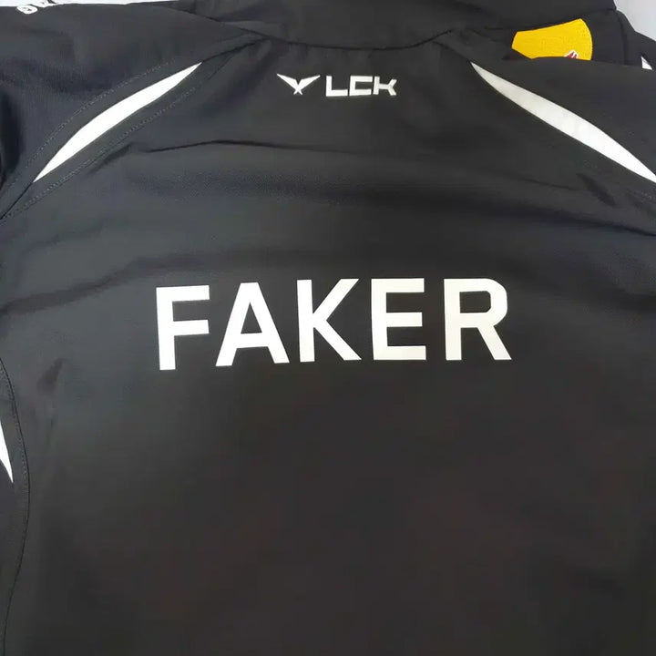 [BUNJANG] T1 Faker Signed Uniform Jacket (Ver. 1) - L Size + Photocard / [Ver.1] T1 2026 유니폼 자켓 페이커 마킹 L사이즈+포토카드