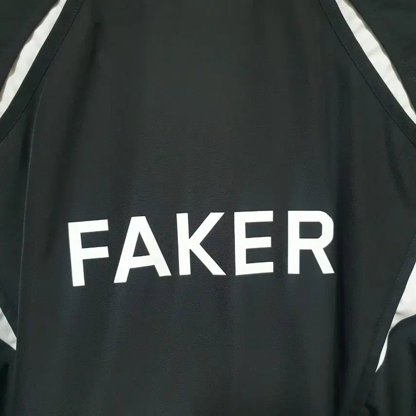 [BUNJANG] T1 Faker Signed Uniform Jacket (Ver. 1) - L Size + Photocard / [Ver.1] T1 2026 유니폼 자켓 페이커 마킹 L사이즈+포토카드