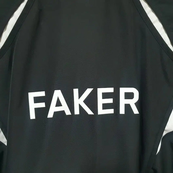 [BUNJANG] T1 Faker Signed Uniform Jacket (Ver. 1) - L Size + Photocard / [Ver.1] T1 2026 유니폼 자켓 페이커 마킹 L사이즈+포토카드