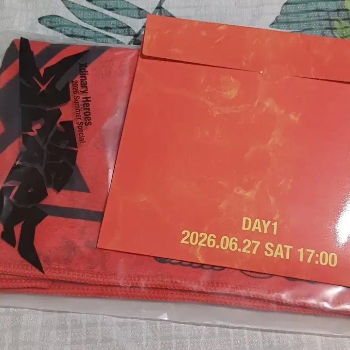 [BUNJANG] Xdinary Heroes Summer Concert Fanclub Slogan + First Day Admission Gift (Fan + All Member Photocard) / 엑스디너리 히어로즈 썸머콘 팬클럽 슬로건+첫콘 입장 기프트
