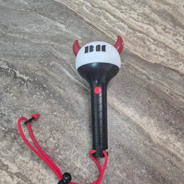 [BUNJANG] BABYMONSTER Official Lightstick with Ahyeon Photocard / 베이비몬스터 응원봉 판매합니다(포토카드 아현)