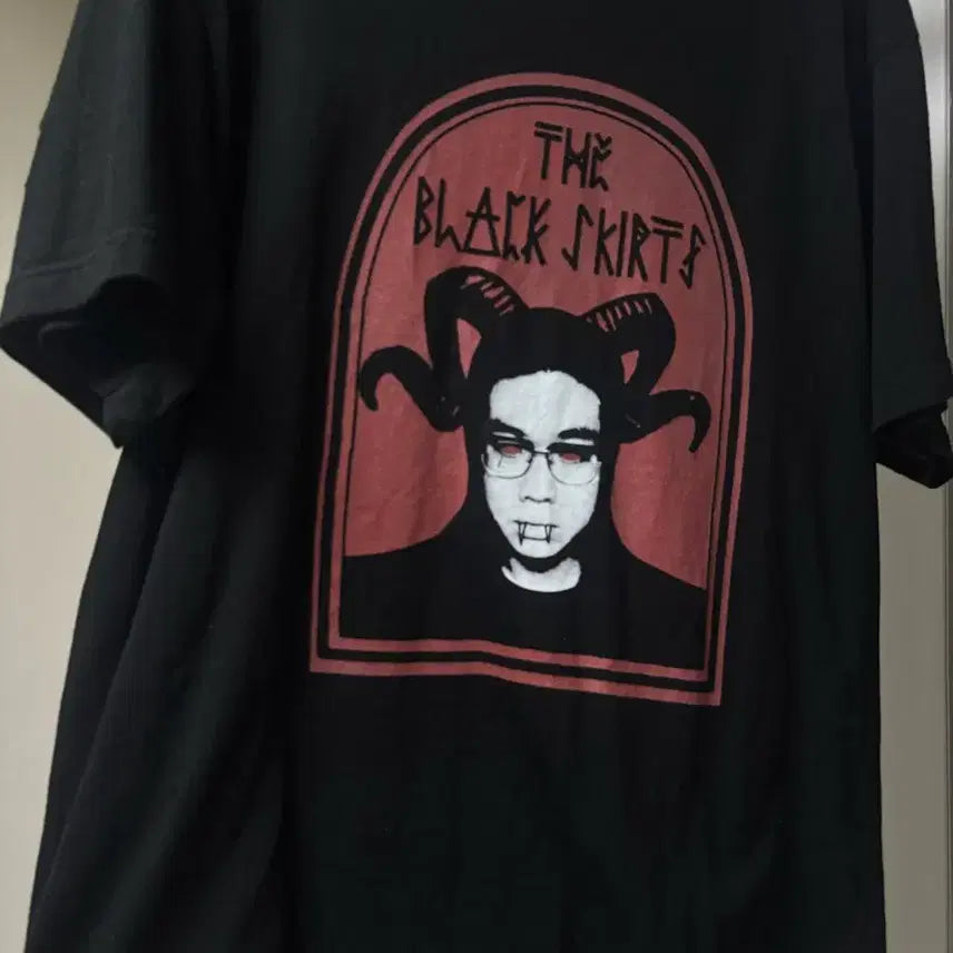 [BUNJANG] The Black Skirts Metal Band T-Shirt / 검정치마 메탈티 md 반팔 티셔츠