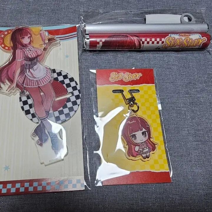 [BUNJANG] Stellive Pop-up Six Star Akane &amp; Lize Goods Set (Tapestry, Keyring, Acrylic Stand) / (원가인하) 스텔라이브 팝업 아카네 리제 굿즈 3종 판매합니다