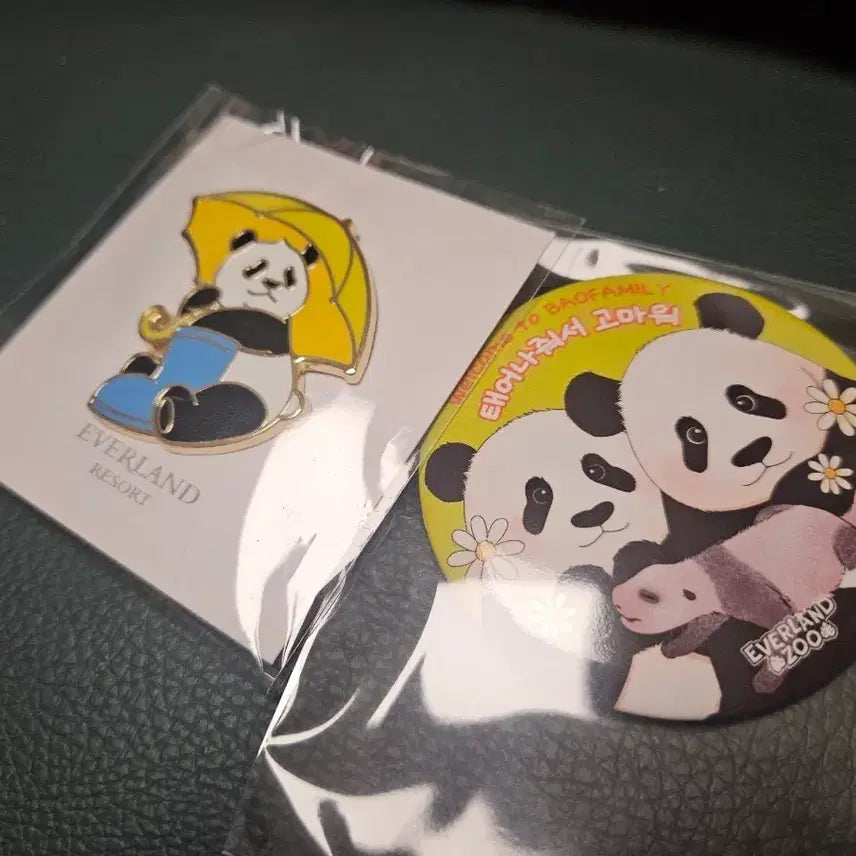 [BUNJANG] Fu Bao &amp; Rui Hui Badge Bundle Set / 푸바오레인뱃지 루이후이뱃지 일괄