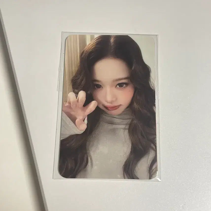 [BUNJANG] Jang Wonyoung Dyson Limited Edition Photocard (Sealed) / 장원영 다이슨 한정판 포카/미개봉