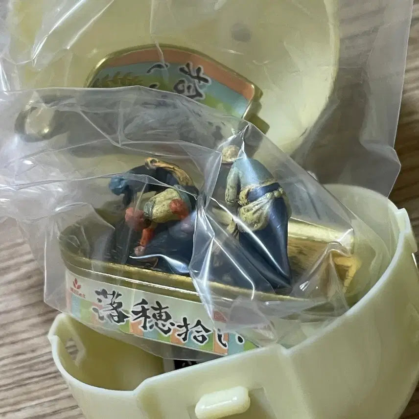 [BUNJANG] Canned World Famous Paintings Gacha - Millet The Gleaners / 통조림 세계 명화 가챠 - 밀레 이삭 줍는 여인들