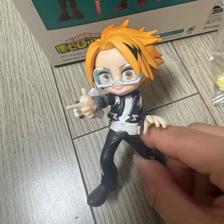 [BUNJANG] My Hero Academia Kaminari Figure Bundle with Bonus Card / 나히아 부시로드 오네무탄 카미나리 피규어 가챠 일괄 + 증정품