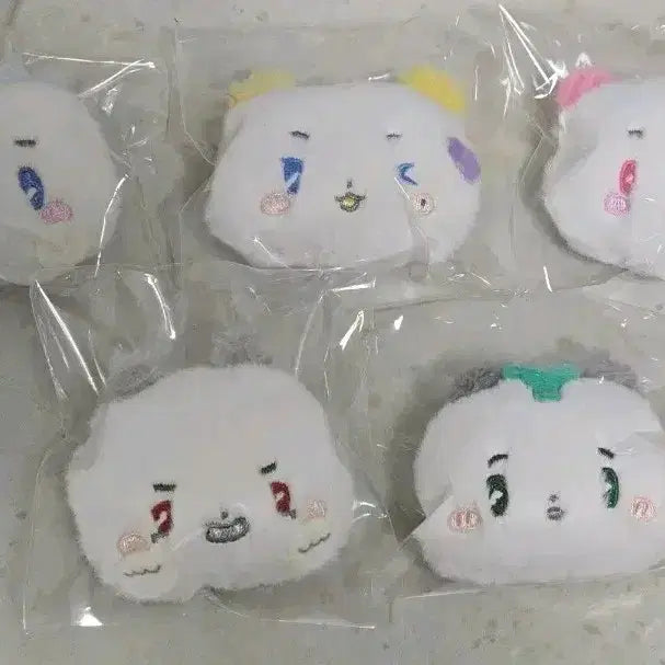 [BUNJANG] PLAVE MMMM Brooch Bundle Set / 플레이브 MMMM 브로치 일괄