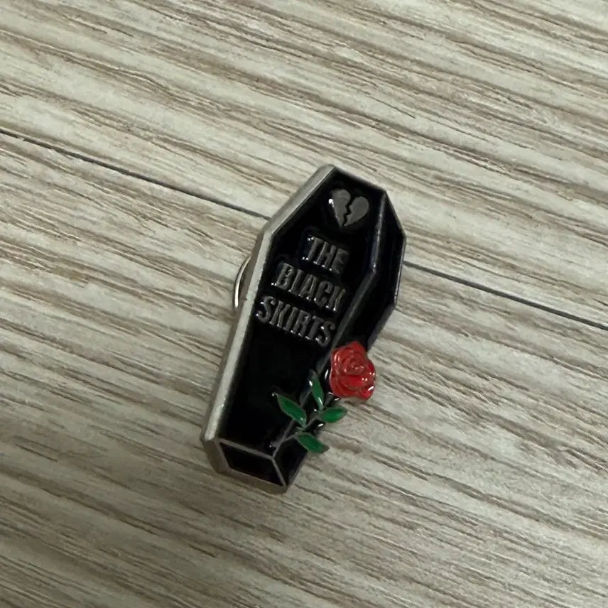 [BUNJANG] The Black Skirts Coffin Badge / 검정치마 관짝 뱃지