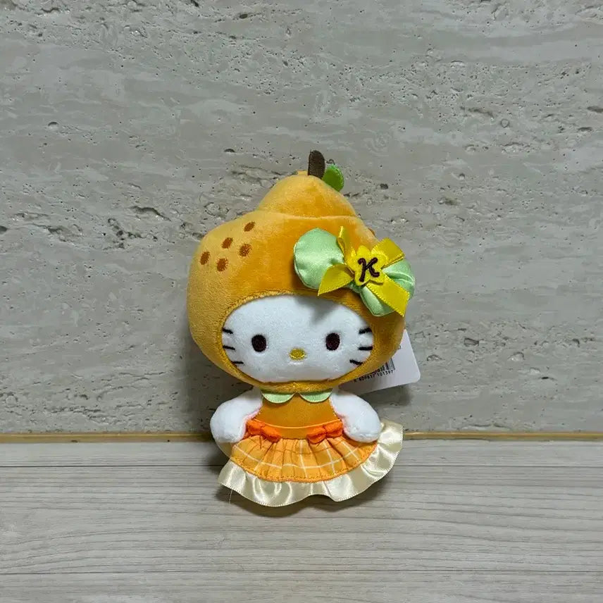 [BUNJANG] Sanrio Hello Kitty Jeju Hallabong Doll Charm / 제주 한라봉 키티 인형 키링