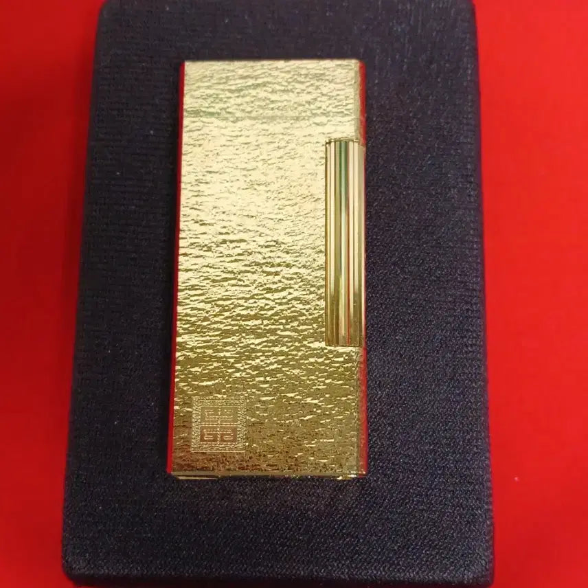 [BUNJANG] Givenchy 2000 Gold Gas Lighter Full Set (Unused) / *지방시 골드 라이터 풀박스 포함