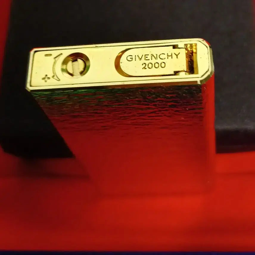 [BUNJANG] Givenchy 2000 Gold Gas Lighter Full Set (Unused) / *지방시 골드 라이터 풀박스 포함