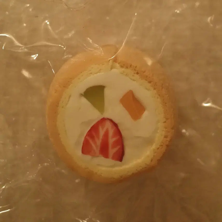 [BUNJANG] Candy Cute Rolled Cake Squishy Toy / Candy cute 후르츠 롤케이크 말랑이