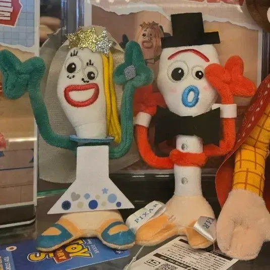 [BUNJANG] Toy Story 5 Forky &amp; Karen Wedding Keyring / 토이 스토리5. 포키&amp;캐런웨딩키링