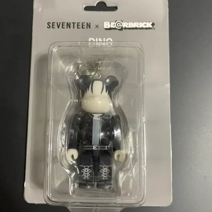 [BUNJANG] SEVENTEEN DINO Bearbrick 100% Figure (Sealed) / (미개봉) 세븐틴 베어브릭 디노 100%