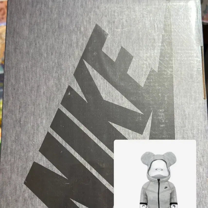 [BUNJANG] Bearbrick Nike Tech Fleece 400% &amp; 100% Set (Sealed) / 베어브릭 400/100 나이키 테크플리스 미개봉 팔아요.