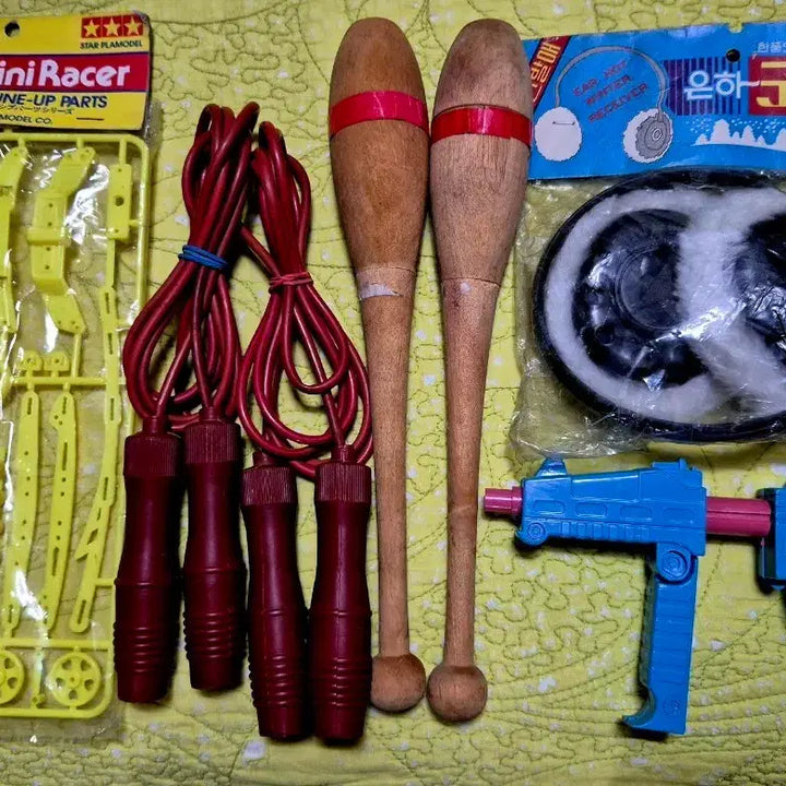 [BUNJANG] 1980s Vintage Toys and Sports Equipment Bundle / 1980~추억의 장난감외 체육용품 일괄
