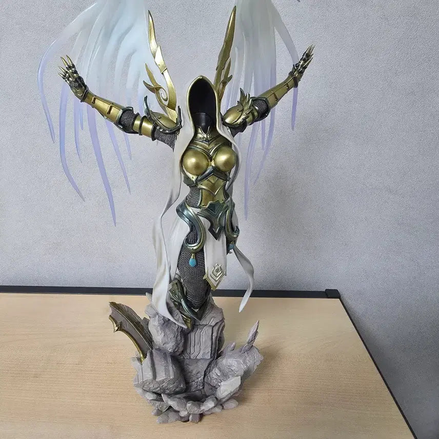 [BUNJANG] Taurus Auriel Diablo Figure / 타우러스 아우리엘 (디아블로3) 피규어 팝니다.