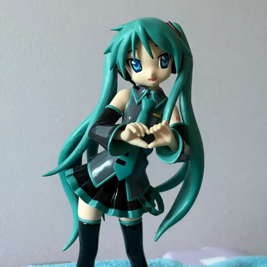 [BUNJANG] Lucky Star Kagami Hiiragi Hatsune Miku Figure / 러키스타 럭키스타 카가미 하츠네 미쿠 피규어 판매