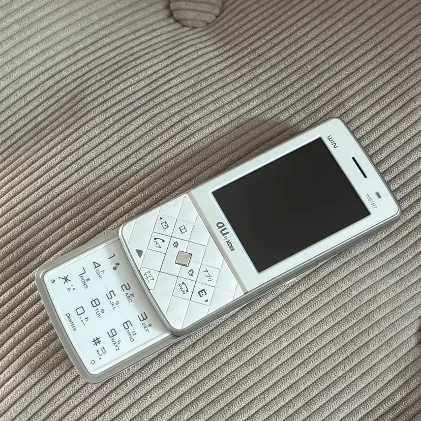 [BUNJANG] Pantech Quilt Slide Phone Mock-up Phone Y2K Vintage Feature Phone / 일본고전 팬텍 퀼트폰 슬라이드폰 목업폰 모형폰 y2k 빈티지폰 피처