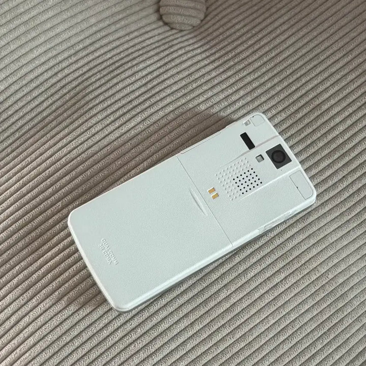 [BUNJANG] Pantech Quilt Slide Phone Mock-up Phone Y2K Vintage Feature Phone / 일본고전 팬텍 퀼트폰 슬라이드폰 목업폰 모형폰 y2k 빈티지폰 피처