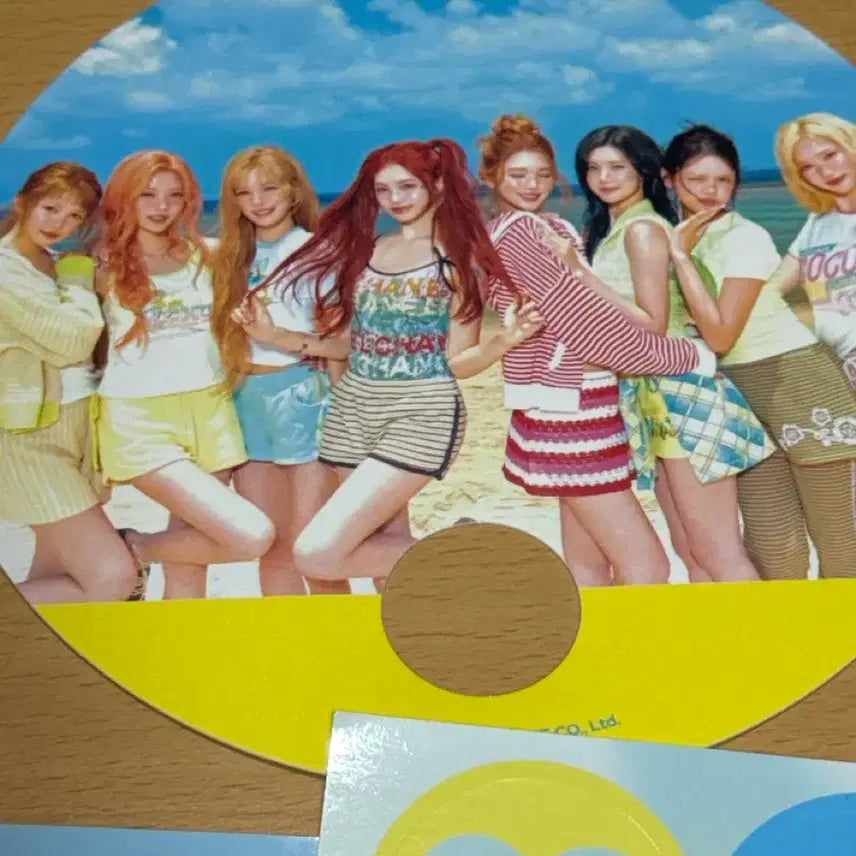 [BUNJANG] Hats to Hearts Lemon Tang The Hyundai Popup Exclusive Badge Sticker Fan Set / 새상품) 하츠투하츠 레몬탱 더현대 팝업 입장 특전 뱃지 스티커 부채 양도