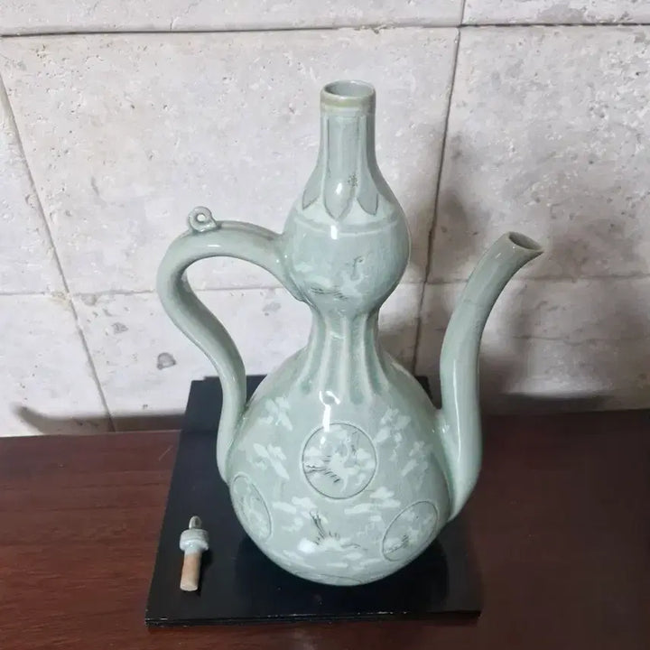 [BUNJANG] Goryeo Celadon Inlaid Crane and Cloud Motif Ewer / 청자 상감운학문 청자 주전자