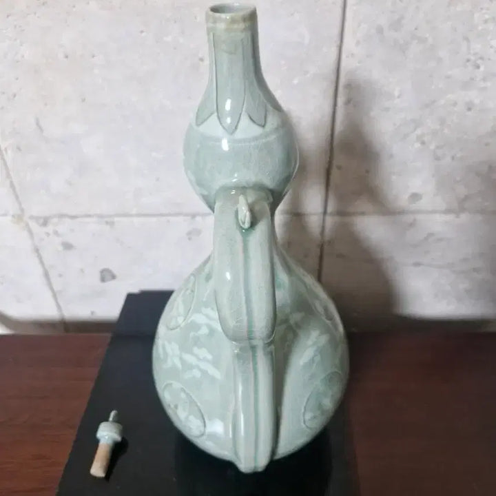 [BUNJANG] Goryeo Celadon Inlaid Crane and Cloud Motif Ewer / 청자 상감운학문 청자 주전자