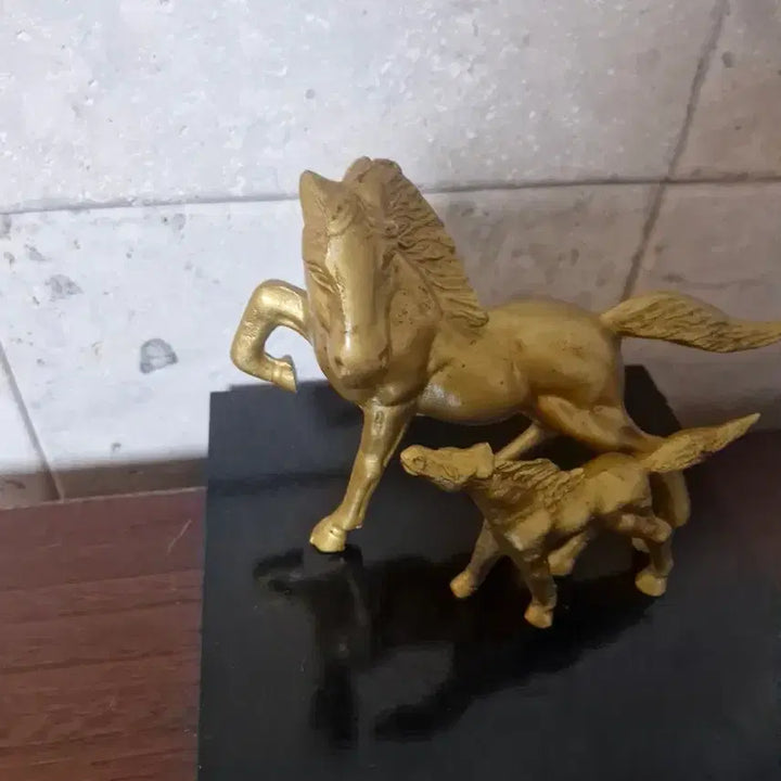 [BUNJANG] Cast Iron Gilded Horse Figurine Set / 무쇠 금장 말 장식 모자상2점