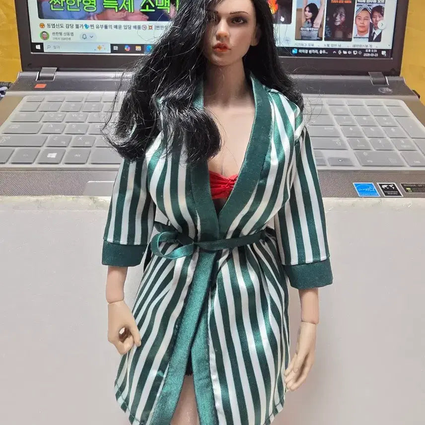 [BUNJANG] TBLeague Female Figure Pajamas Outfit with Armchair Set / 피첸 여성 피규어 파자마의상, 안락의자  팝니다