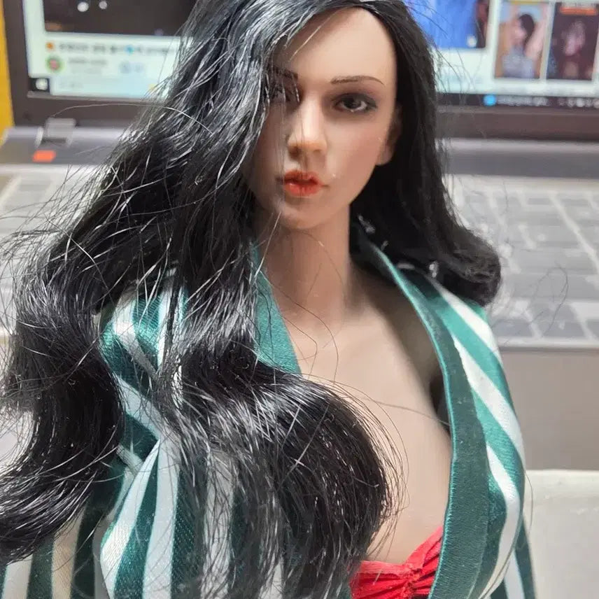 [BUNJANG] TBLeague Female Figure Pajamas Outfit with Armchair Set / 피첸 여성 피규어 파자마의상, 안락의자  팝니다