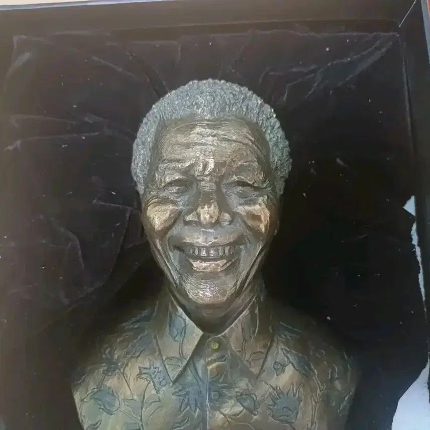 [BUNJANG] Nelson Mandela Bust Sculpture / 위인 남아프리카공화국 대통령 넬슨 만델라 흉상 조각 작품
