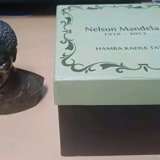 [BUNJANG] Nelson Mandela Bust Sculpture / 위인 남아프리카공화국 대통령 넬슨 만델라 흉상 조각 작품