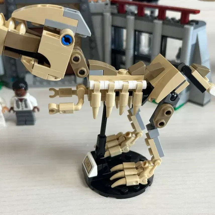 [BUNJANG] LEGO 76961 Jurassic World Visitor Center T-Rex and Raptor Attack Set / 레고 76961 쥬라기 월드 방문객센터 T-렉스와 랩터의 공격 판매