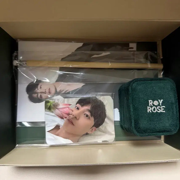 [BUNJANG] Roy Kim Royrose 1st Official Fanclub Goods Set / 로이킴 로이로제 1기 팬키트 풀박스