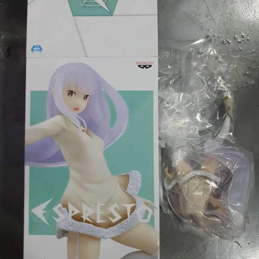 [BUNJANG] Re:Zero Emilia Figure / 리제로 피규어 - 에밀리아
