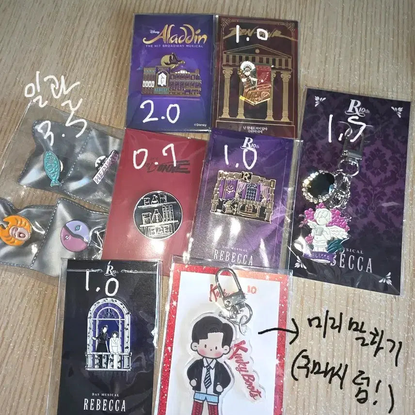 [BUNJANG] Musical Badges: Kinky Boots, Hedwig, Ben-Hur, Rebecca, Aladdin, Charlotte Theater MD / 뮤지컬 뱃지 킹키부츠 헤드윅 벤허 레베카 알라딘 샤롯데뱃지 md 연뮤