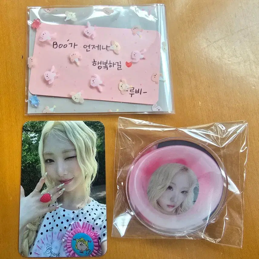 [BUNJANG] LOONA YeoJin Official Photocard &amp; Signed Grip Talk Set / 여진 YeoJin 공방 포카 친필 그립톡 역조공 양도