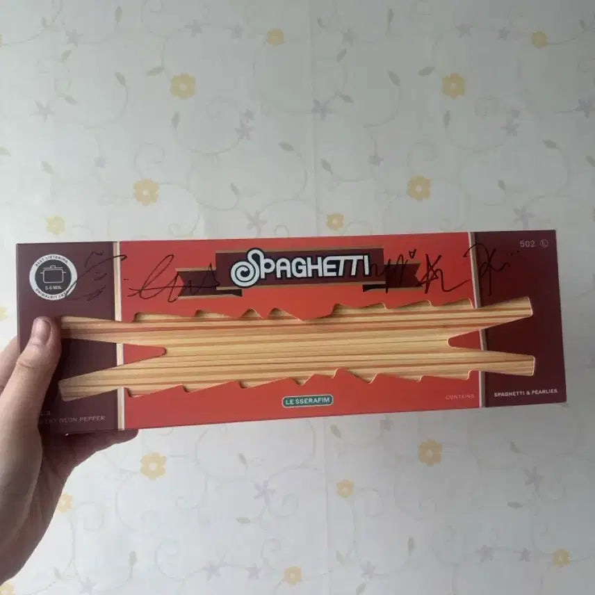 [BUNJANG] LE SSERAFIM Spaghetti Goods Autographed Poster / LE SSERAFIM 스파게티 굿즈 친필사인