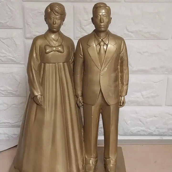 [BUNJANG] Bronze Sculpture of President Park Chung-hee and First Lady Yuk Young-soo (5kg) / 귀한,박정희부부브론즈,5키로그램