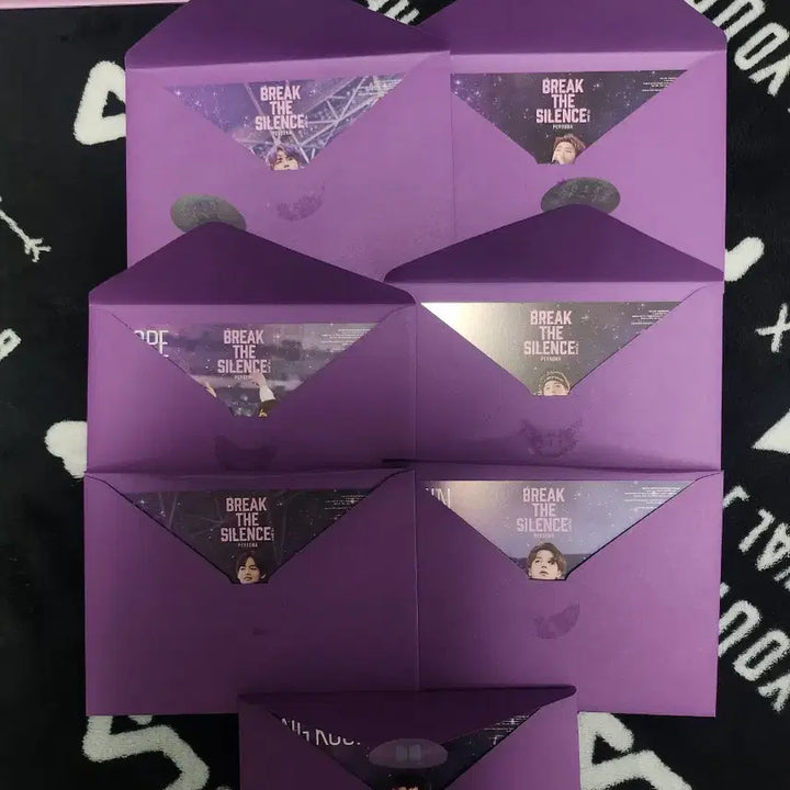 [BUNJANG] BTS Break the Silence Postcard Set &amp; Binder Bundle / 방탄 브더사 엽서 드볼 및 바인더 양도